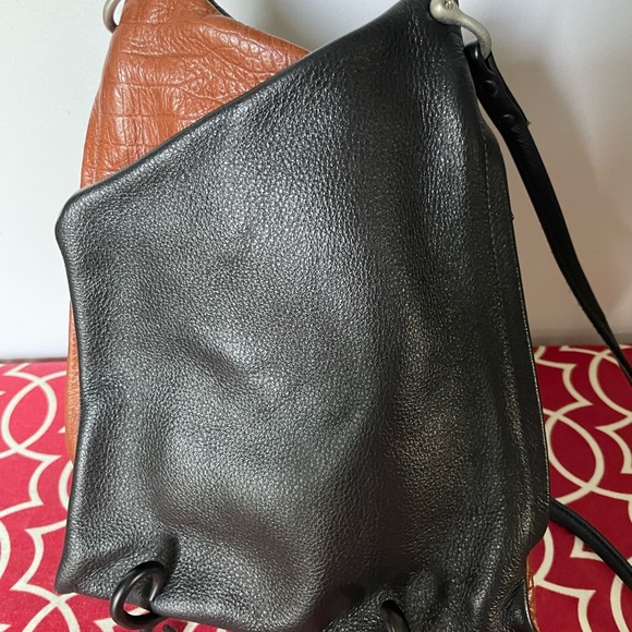 Thomas Leathers Dual-Sided Crossbody Bag - Picture 4 of 12